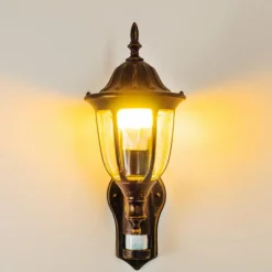 Luminaires Rustiques-hofstein Applique murale d'extérieur Ribadeo Noir doré, 1 lumière, Détecteur de mouvement