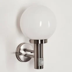 Lampes Vintages & Rétros-hofstein Applique murale d'extérieur Napaskiak Nickel mat, 1 lumière, Détecteur de mouvement