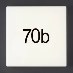 Luminaires Brilliant Numéro d'adresse éclairé Brilliant Sten LED Noir, 1 lumière