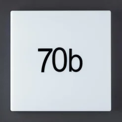 Luminaires Brilliant Numéro d'adresse éclairé Brilliant Sten LED Noir, 1 lumière