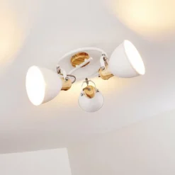Luminaires Rustiques-hofstein Plafonnier Banjul Bois clair, Blanc, 3 lumières